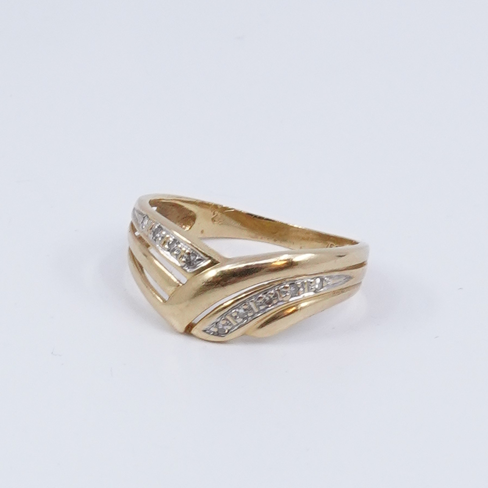 Ring Guld 18K 2,1g Ø16 Med diamanter 9xca0,005ct