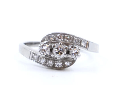 Ring vitguld 18K 4,9g Ø18,5 med diamanter 1xca0,16ct, 2xca0,09ct & 10xca0,02ct, graverad