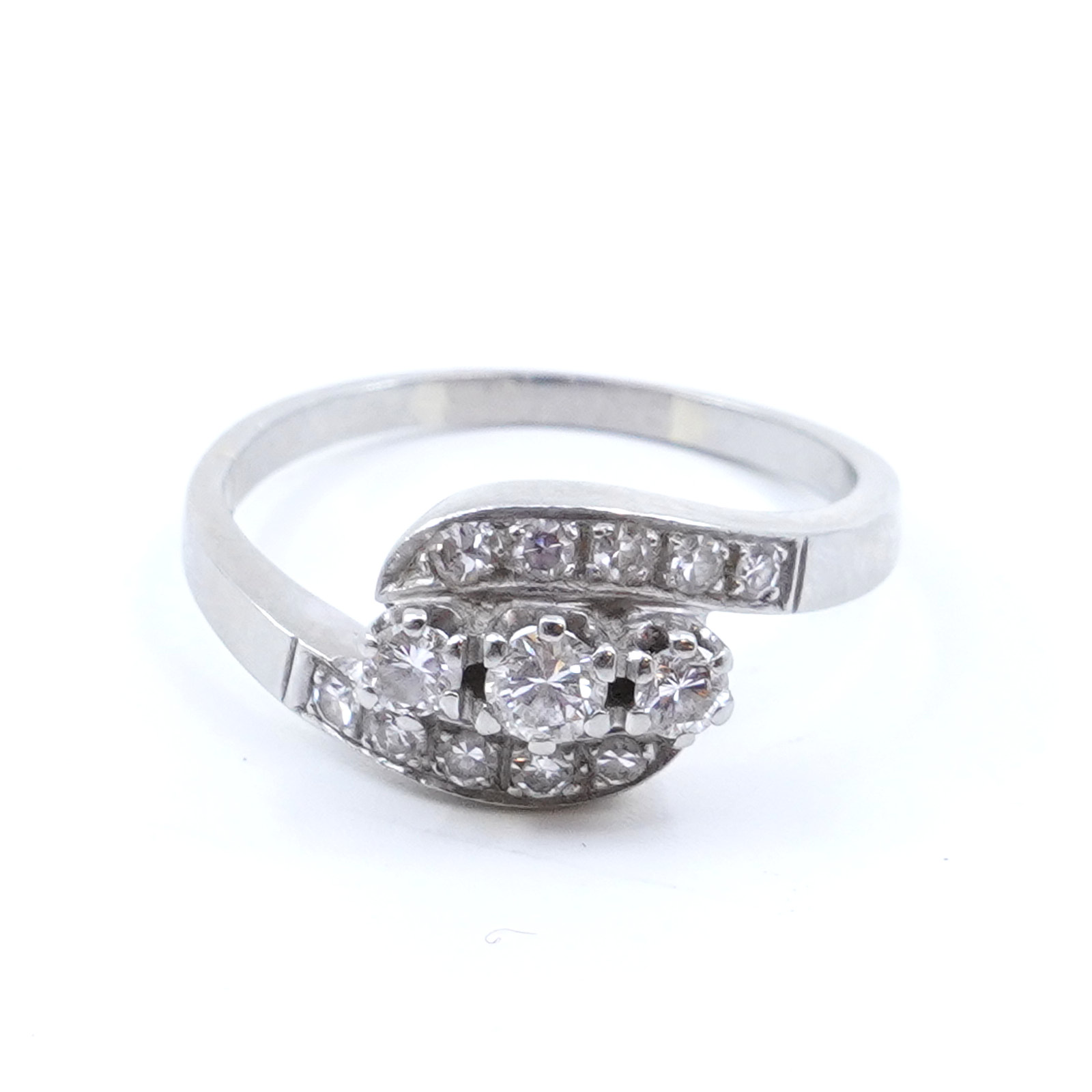 Ring vitguld 18K 4,9g Ø18,5 med diamanter 1xca0,16ct, 2xca0,09ct & 10xca0,02ct, graverad