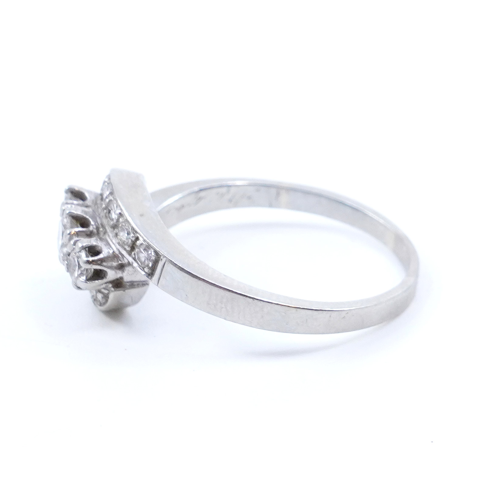 Ring vitguld 18K 4,9g Ø18,5 med diamanter 1xca0,16ct, 2xca0,09ct & 10xca0,02ct, graverad