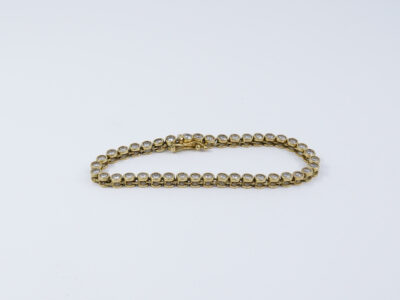 Armband med stenar 18K 15,5g Längd 18,3cm Bredd 4mm