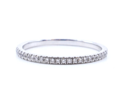 Ring vitguld med stenar GHA 18K 1,9g Ø18,25