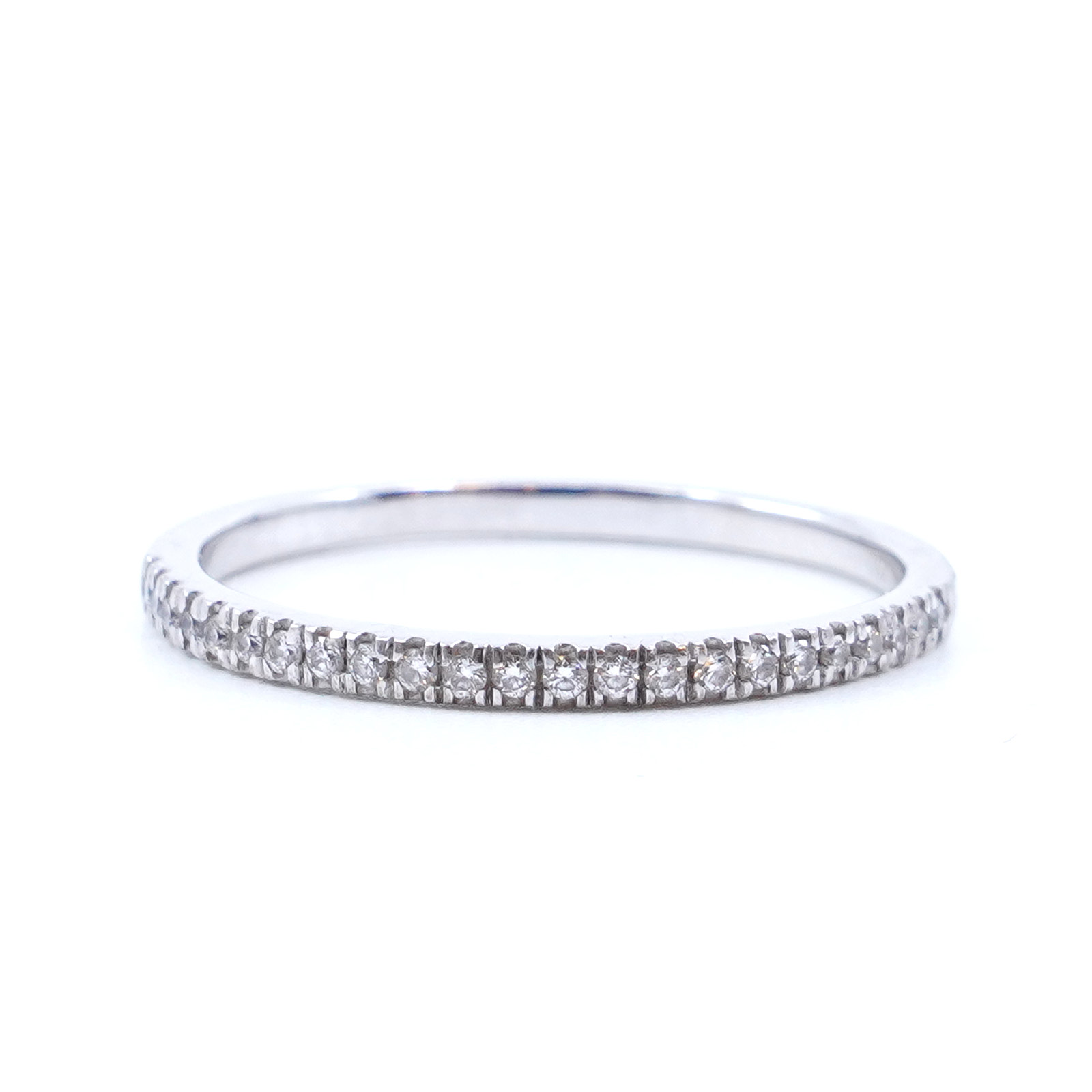 Ring vitguld med stenar GHA 18K 1,9g Ø18,25