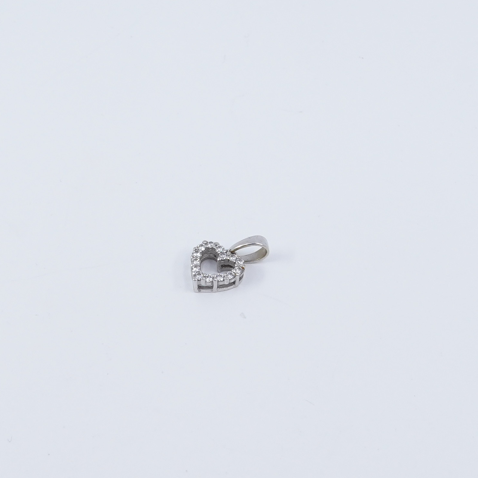 Hänge hjärta vitguld 18K 0,8g Bredd 8mm Höjd 13mm