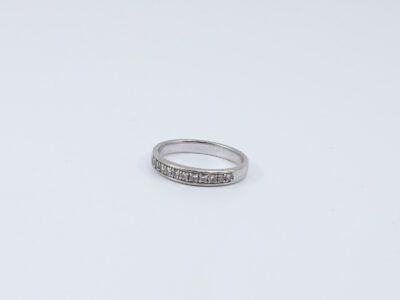 Ring vitguld med diamanter 11xca0,01ct,18K 3,4g Ø17,5