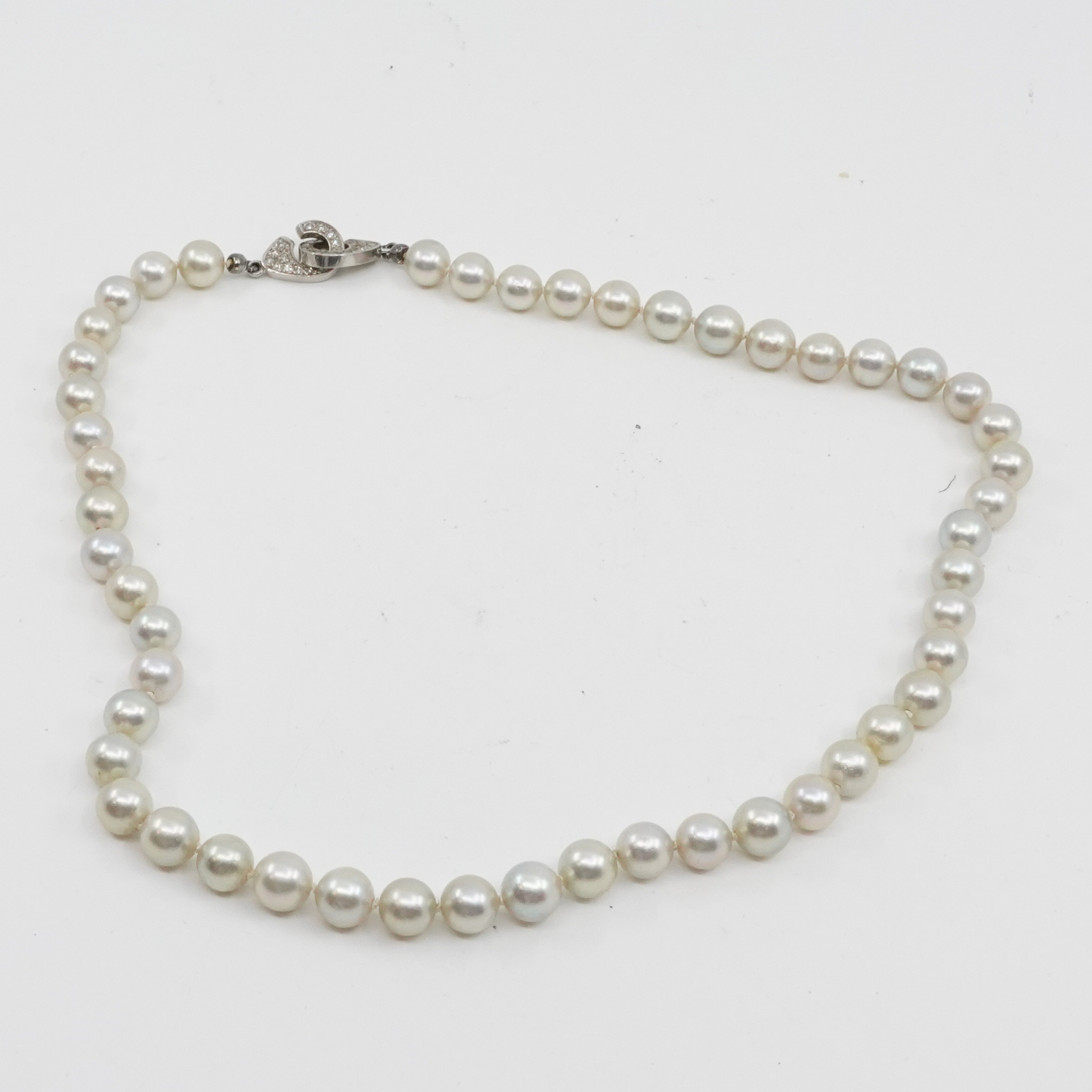Pärlcollier med guldlås och diamanter
