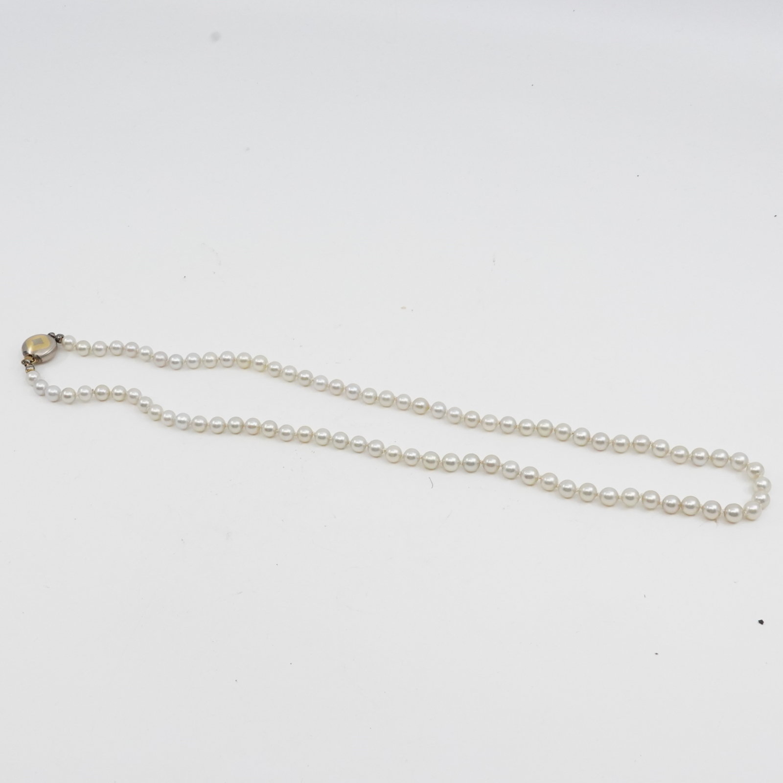 Pärlcollier med guldlås 18K, Längd 46cm