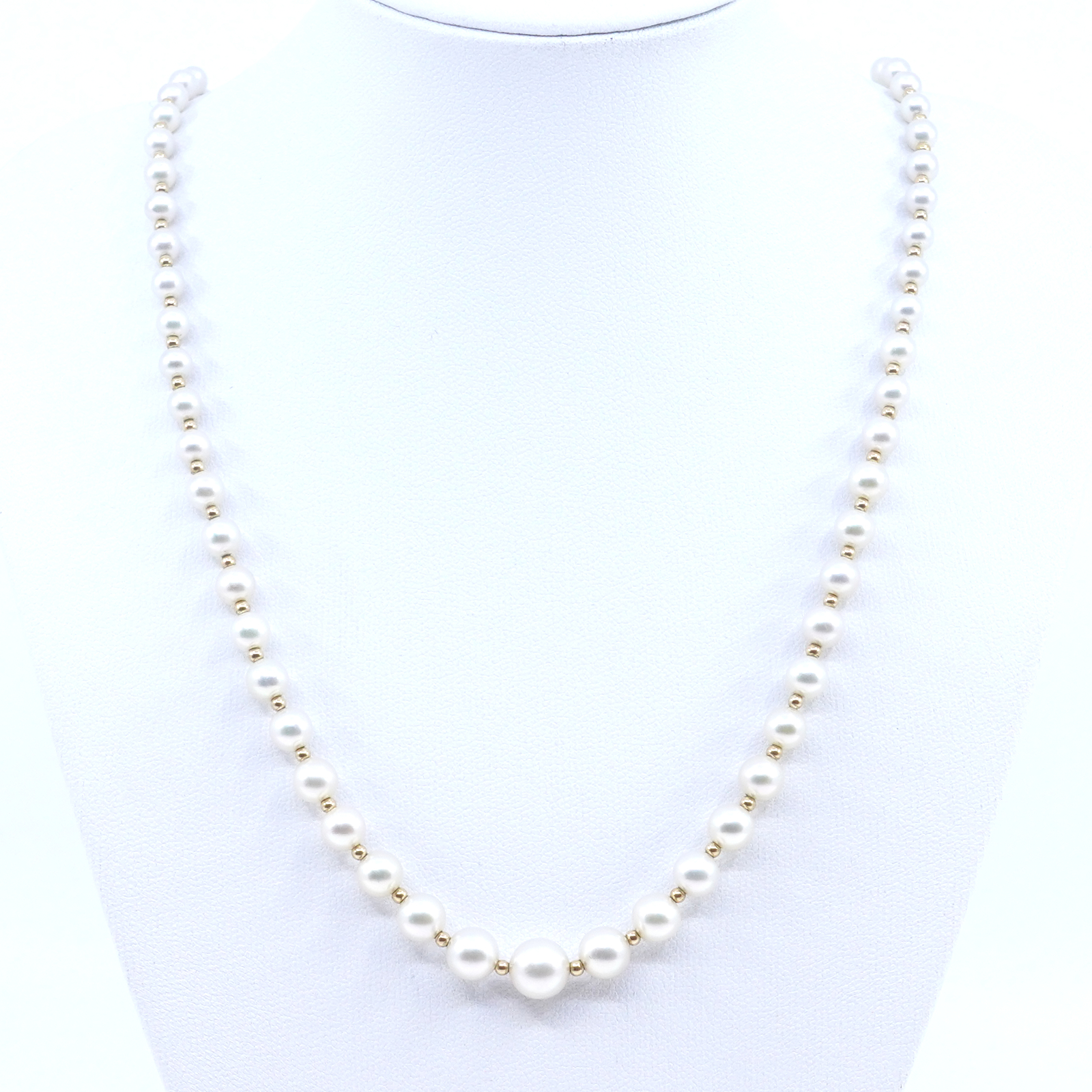 Pärlcollier med guldkulor 18K 15,7g Längd 55cm Bredd 3-7,5mm