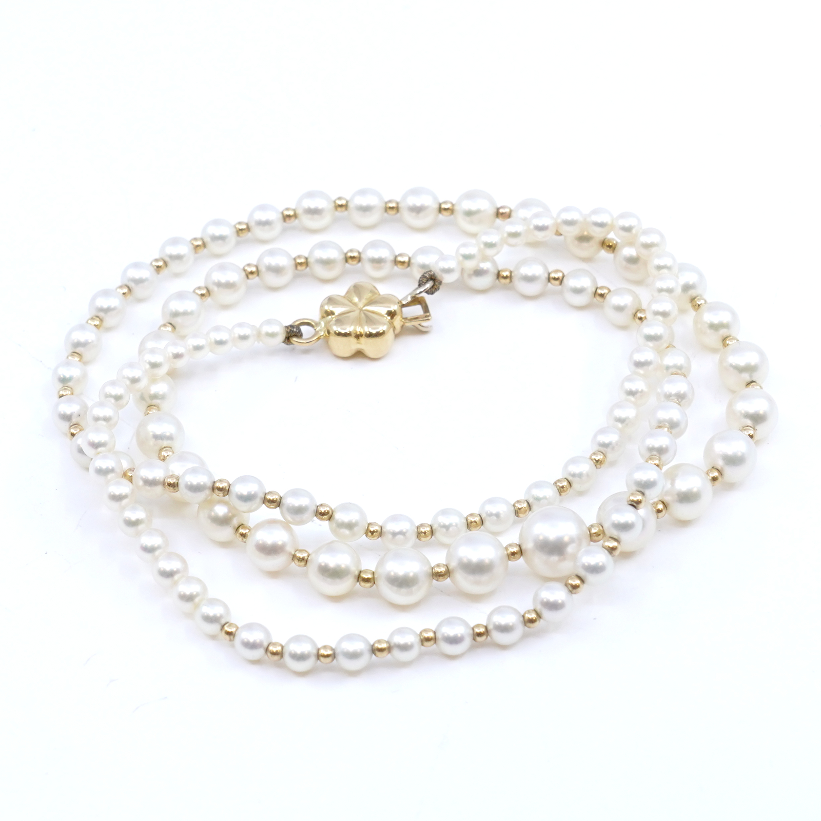 Pärlcollier med guldkulor 18K 15,7g Längd 55cm Bredd 3-7,5mm