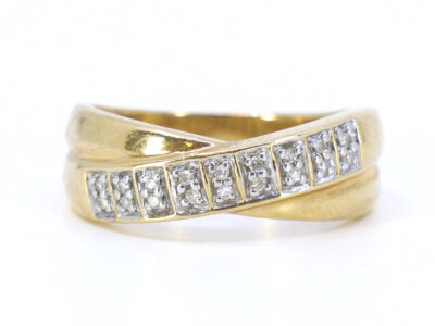 Guldring med diamanter