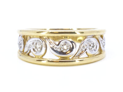 Guldring med diamanter