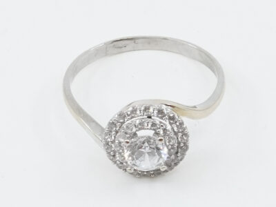 Ring Vitguld med stenar