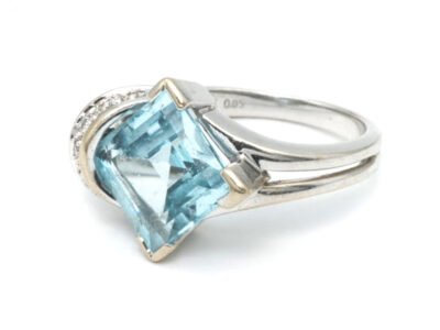Ring med blå sten & diamanter 18K Ø17½