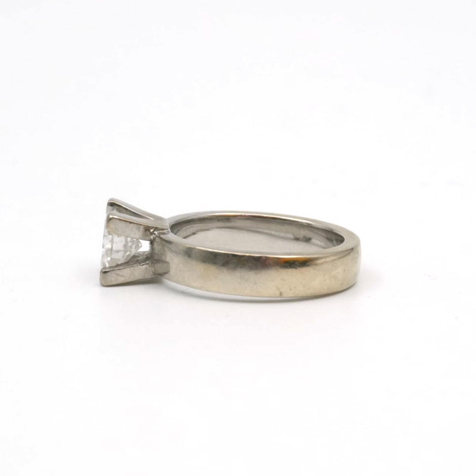 Ring Vitguld 18K med diamant