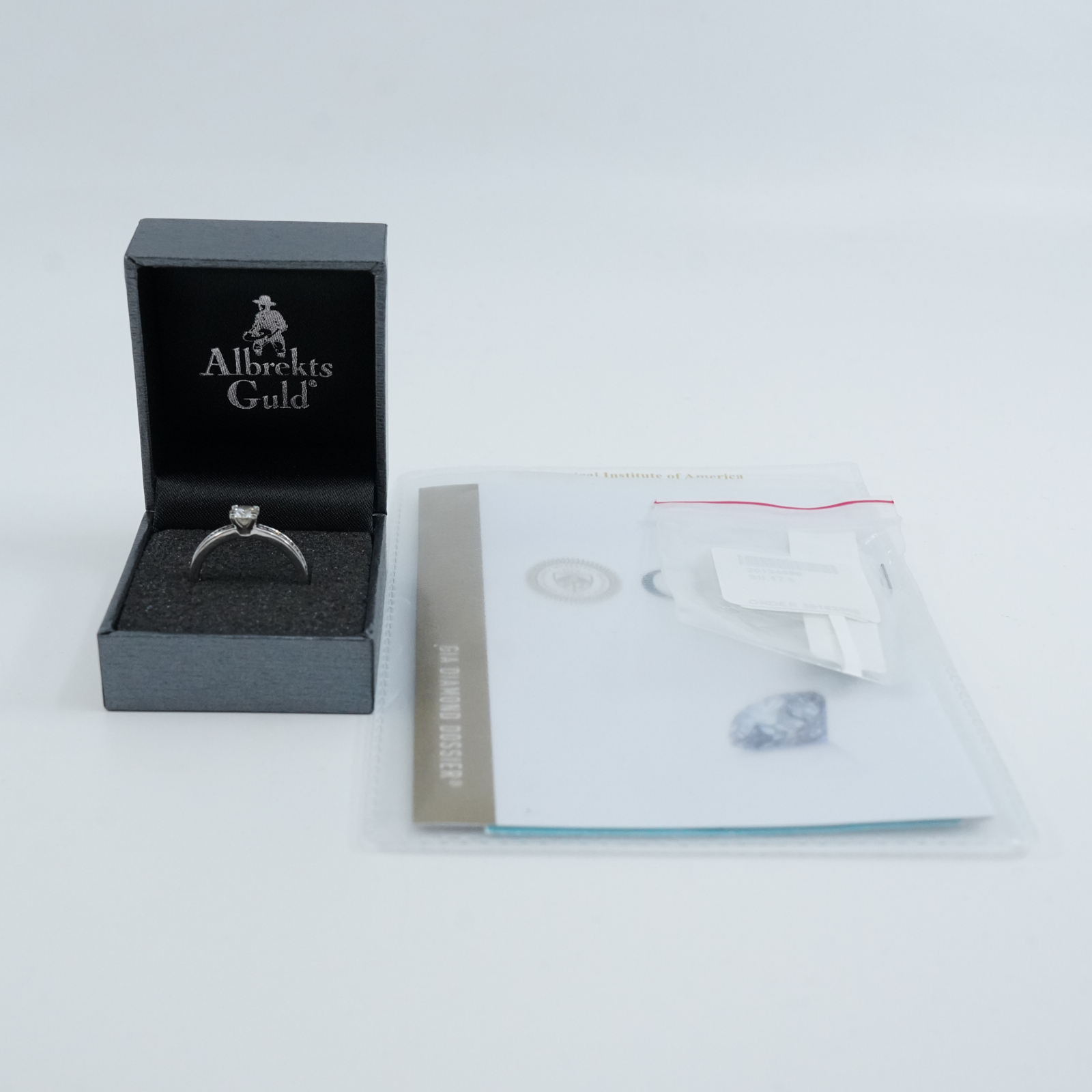 Ring vitguld18K 4,3g