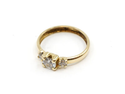 Ring Guld 18K Med vita stenar