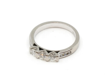 Ring Vitguld 18K Med diamanter