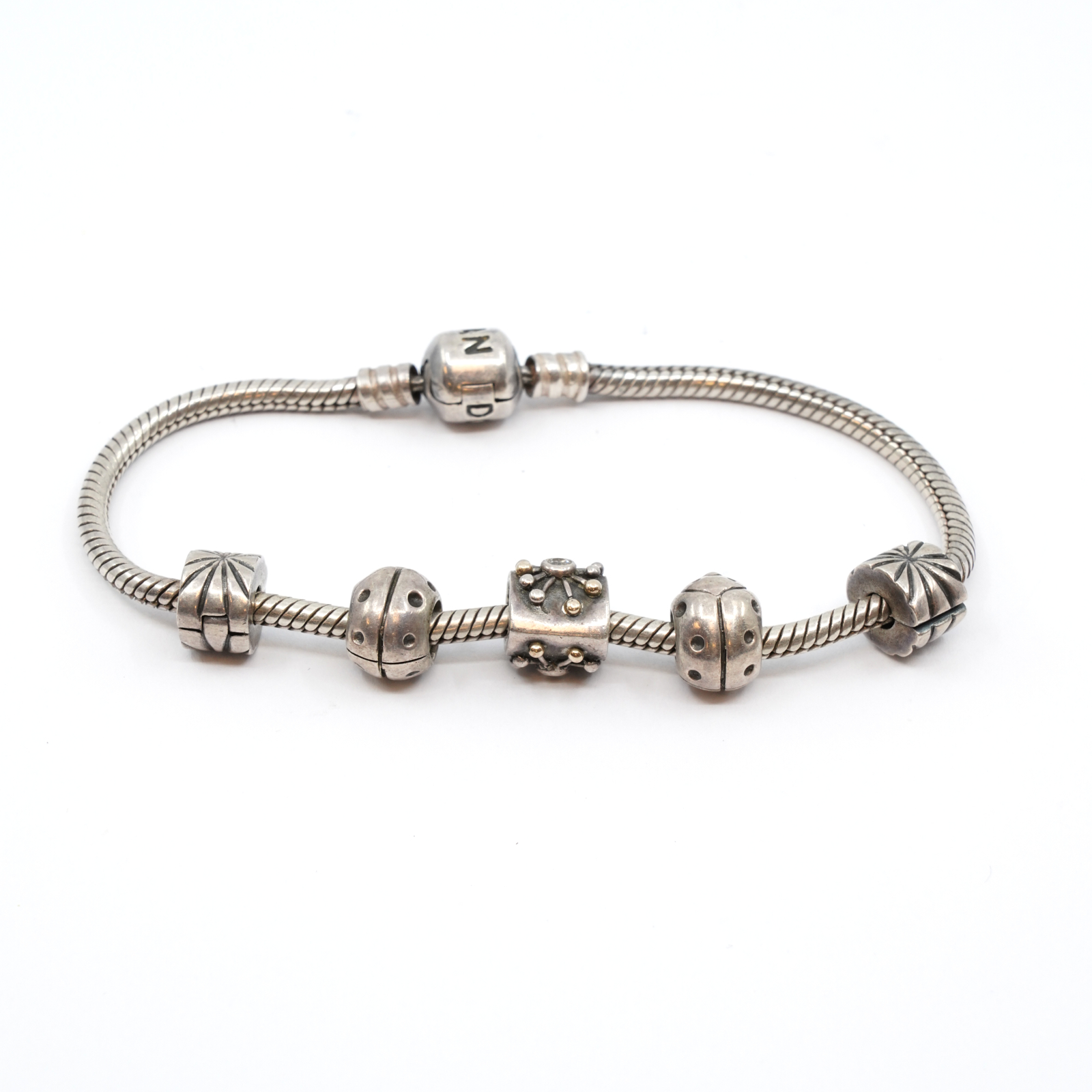 Armband Pandora Silver S925 Med 5st berlocker