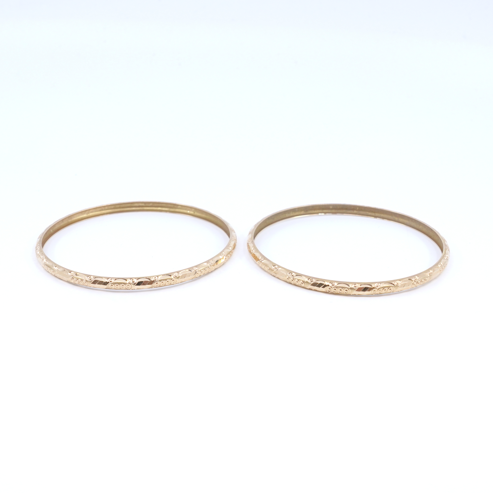 Armringar 2st 21K 10,1g Diameter 6cm bredd 3,9mm styck