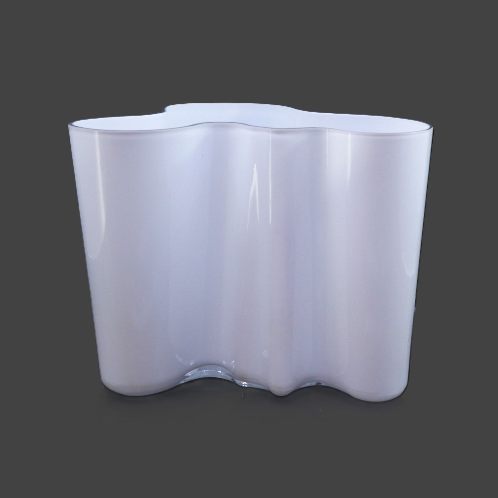 Vas Iittala "Opal" Alvar Aalto (Finland, 1898-1976) Etikettmärkt