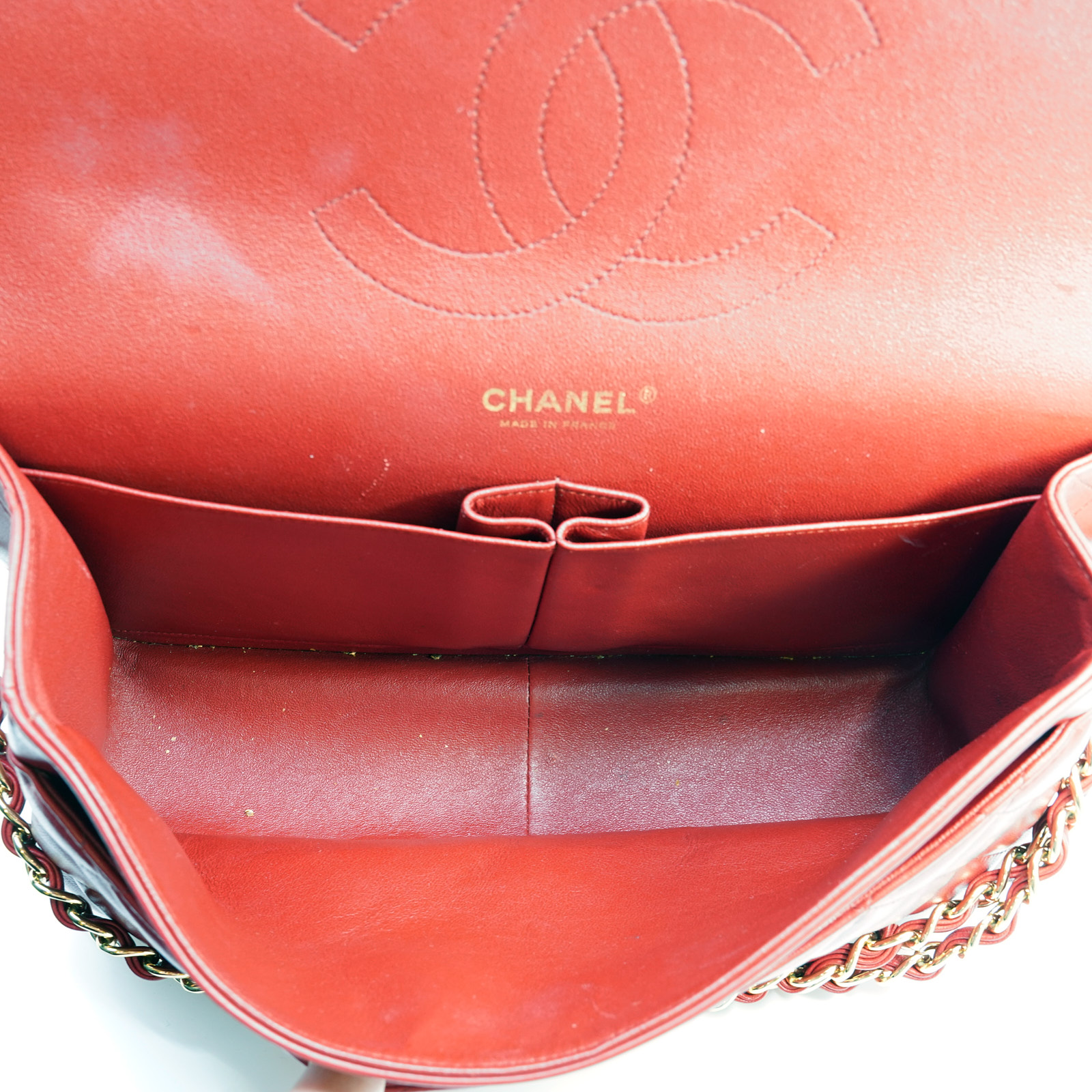 Chanel Classic Red Flap med guldfärgade beslag, bredd: 31cm höjd: 20cm