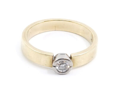 Ring Guld 14K 5,2g Ø18,5 Med diamant 1xca0,16ct