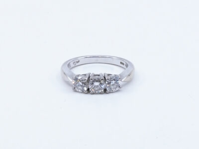 Ring Vitguld 18K