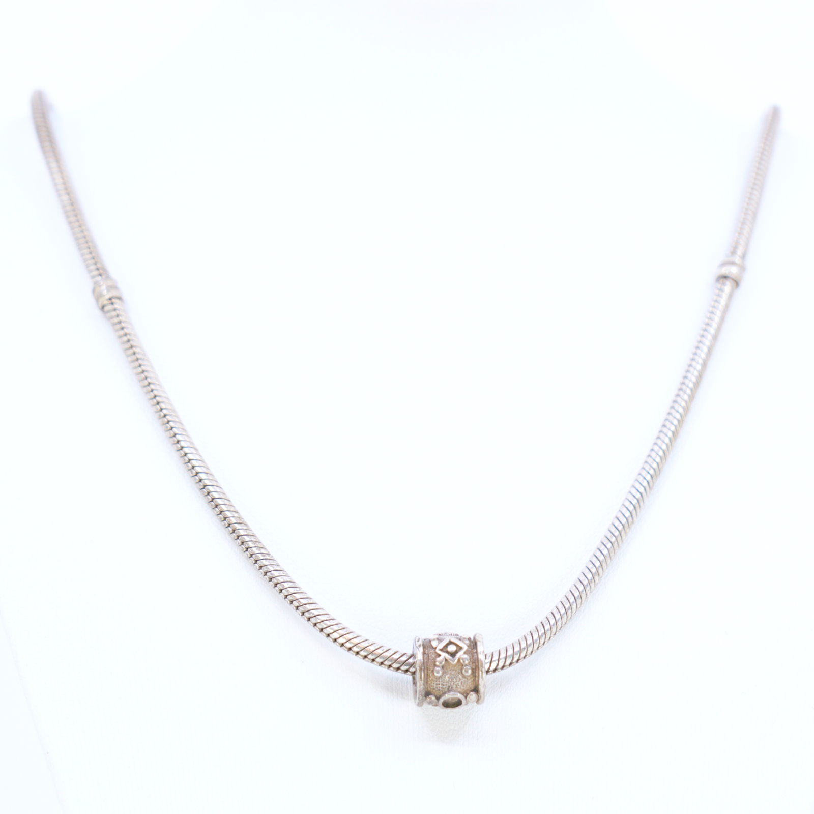 Silvercollier Pandora med berlock