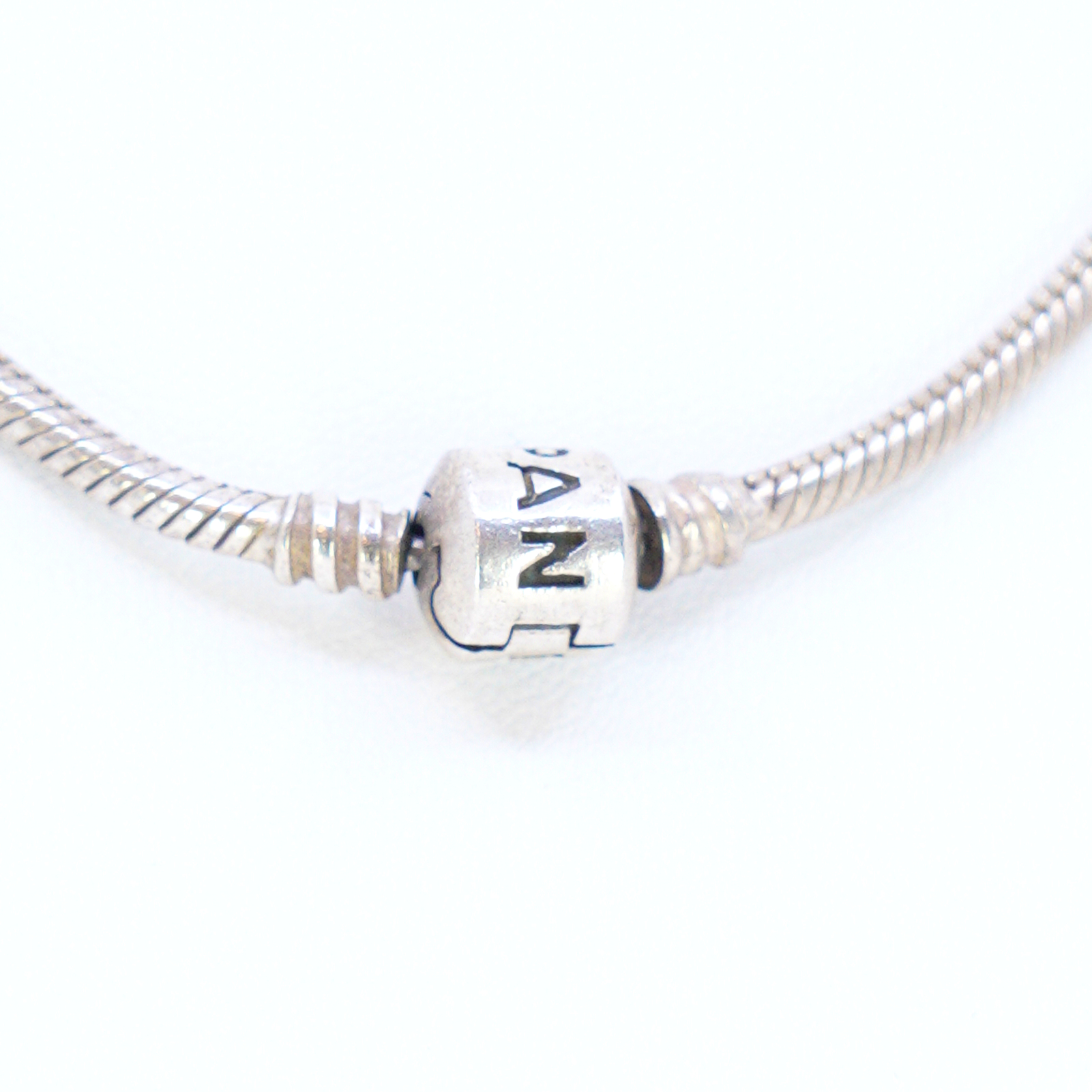 Silvercollier Pandora med berlock