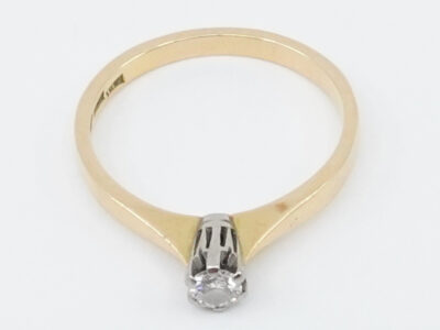 Ring Guld med Diamant (1xca0,15ct)
