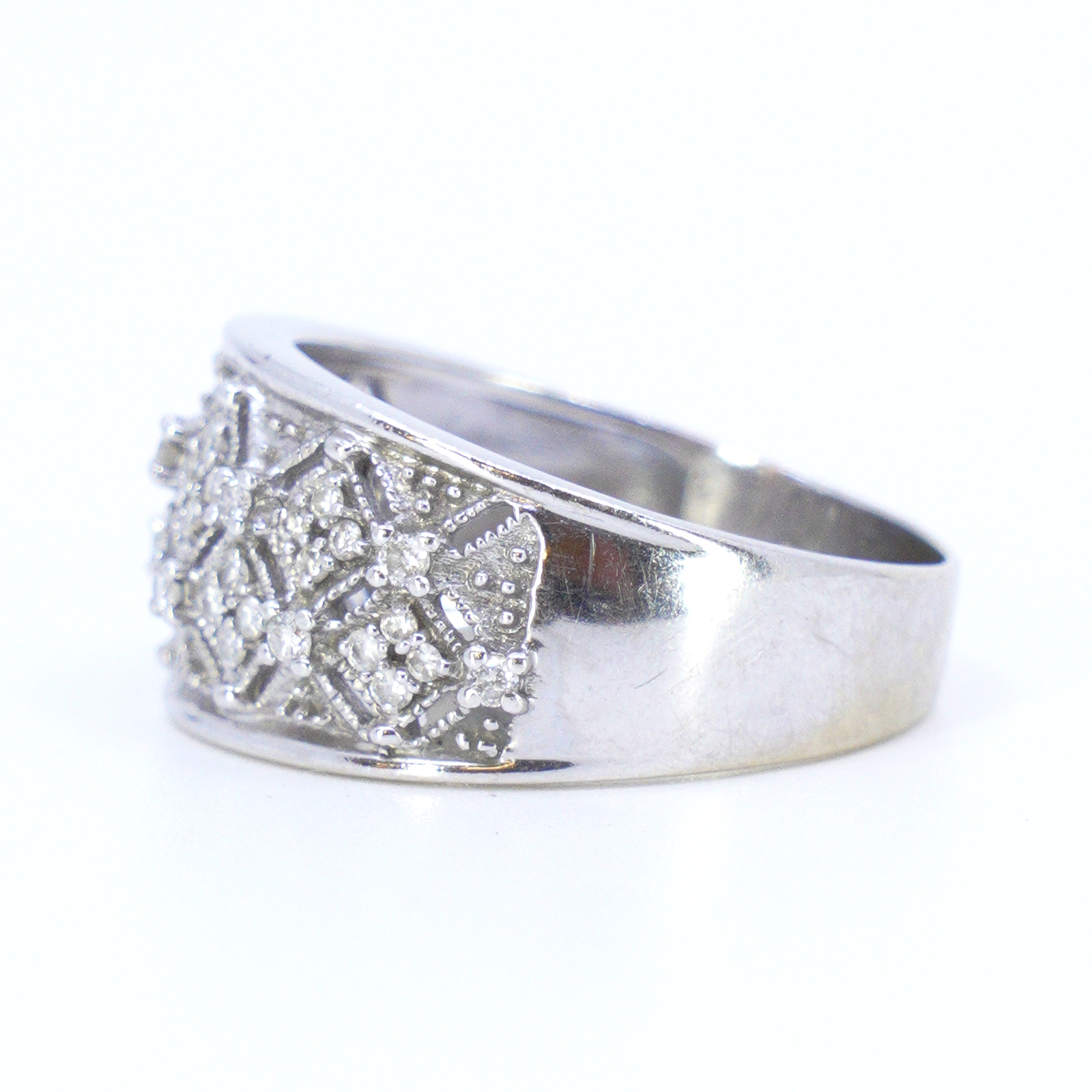 Ring med diamanter 42x totalt ca 0,132ct