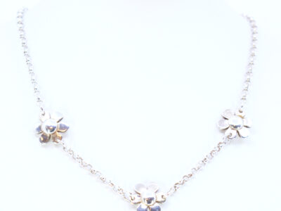 Silvercollier Blommor från Scoop
