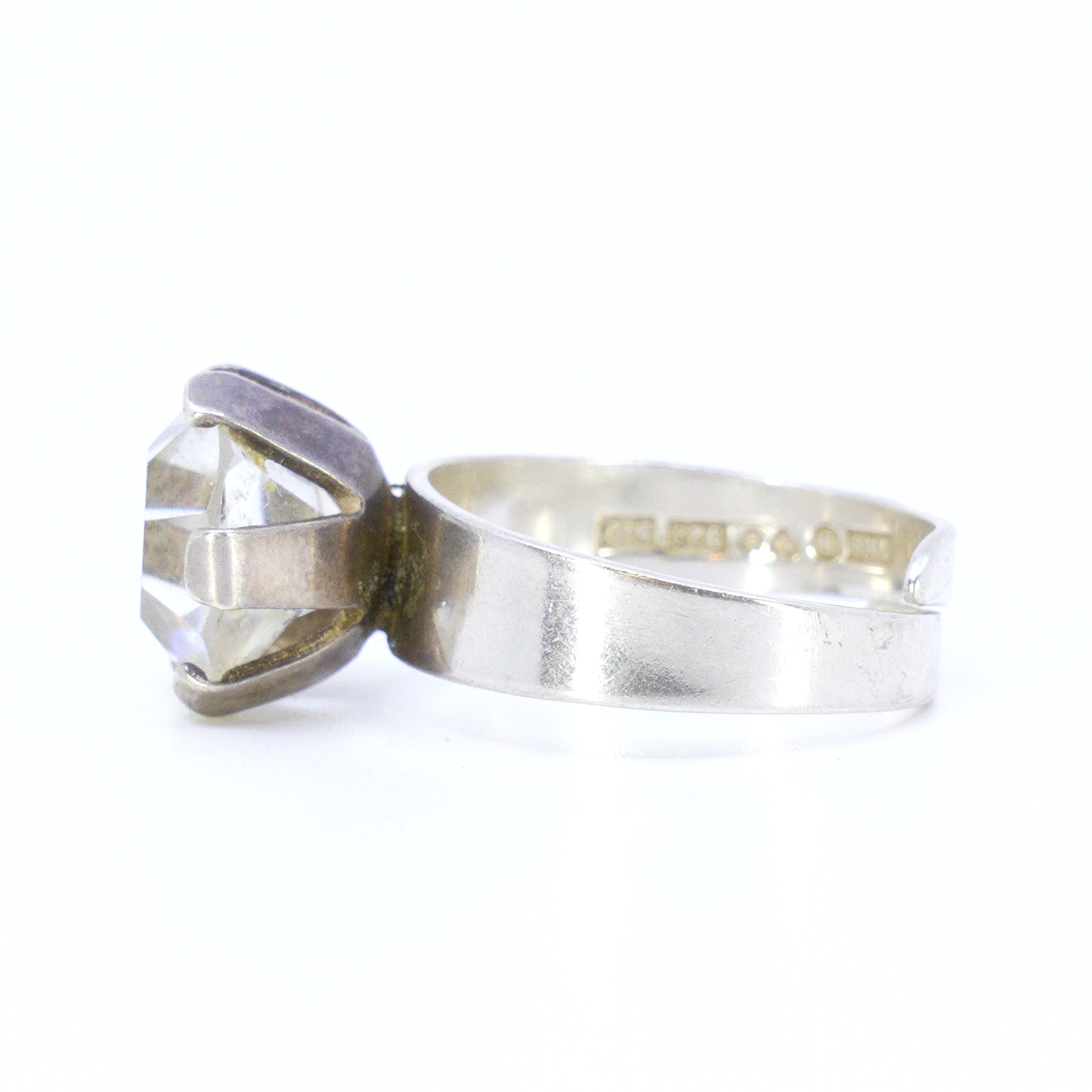 Silverring med sten från år 1992
