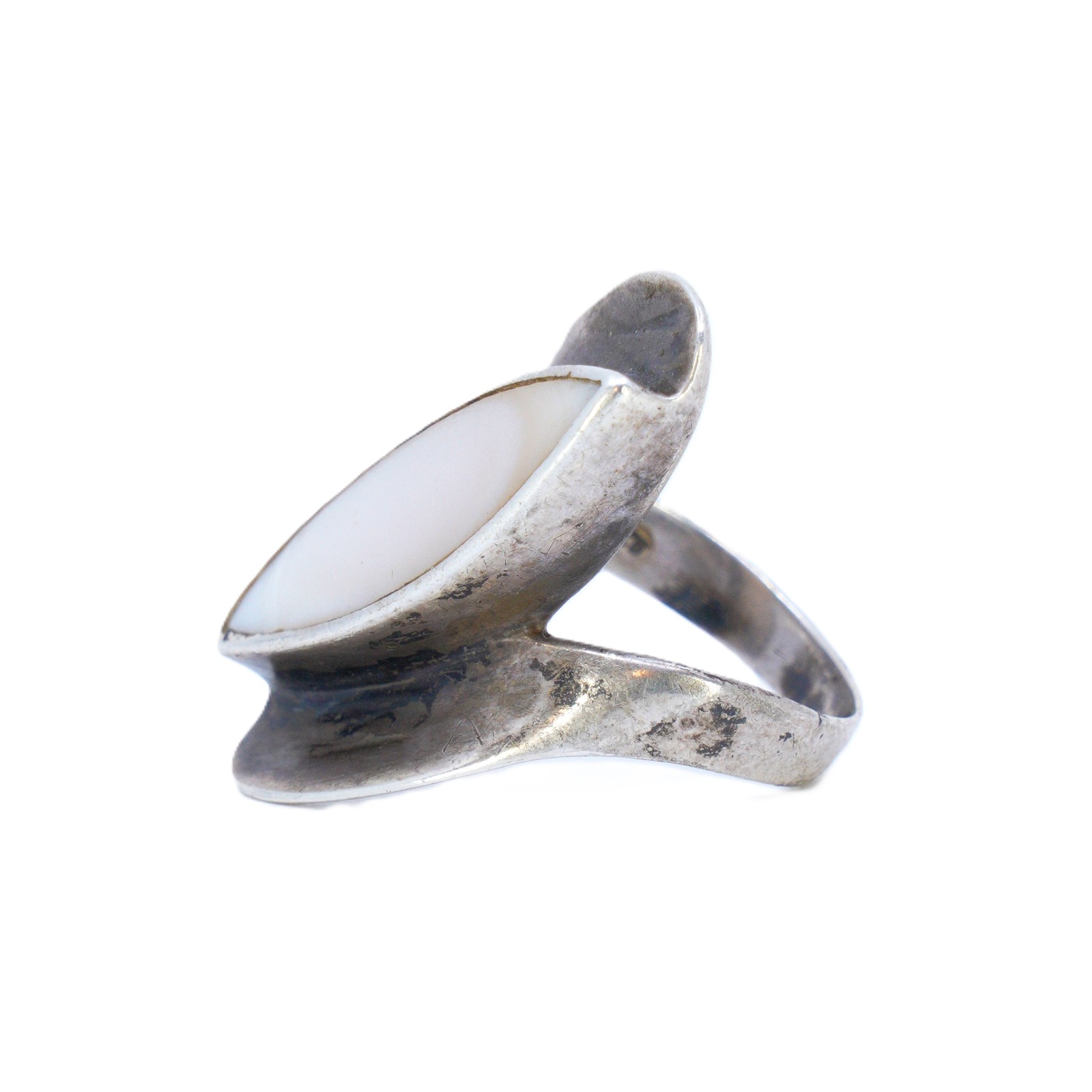 Silverring med vit sten