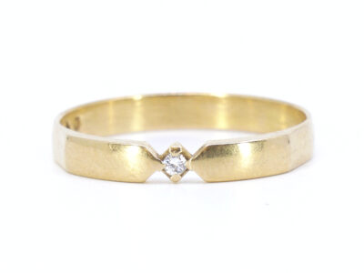 Guldring med diamant 1x ca 0,02ct