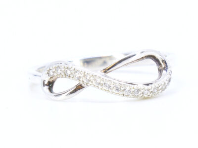 Silverring med stenar
