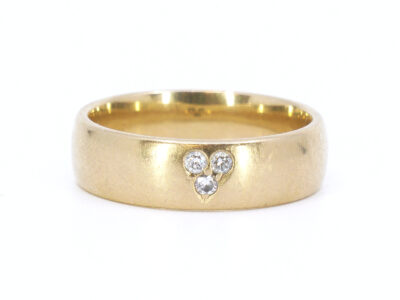 Guldring med diamanter 3x ca 0,02ct