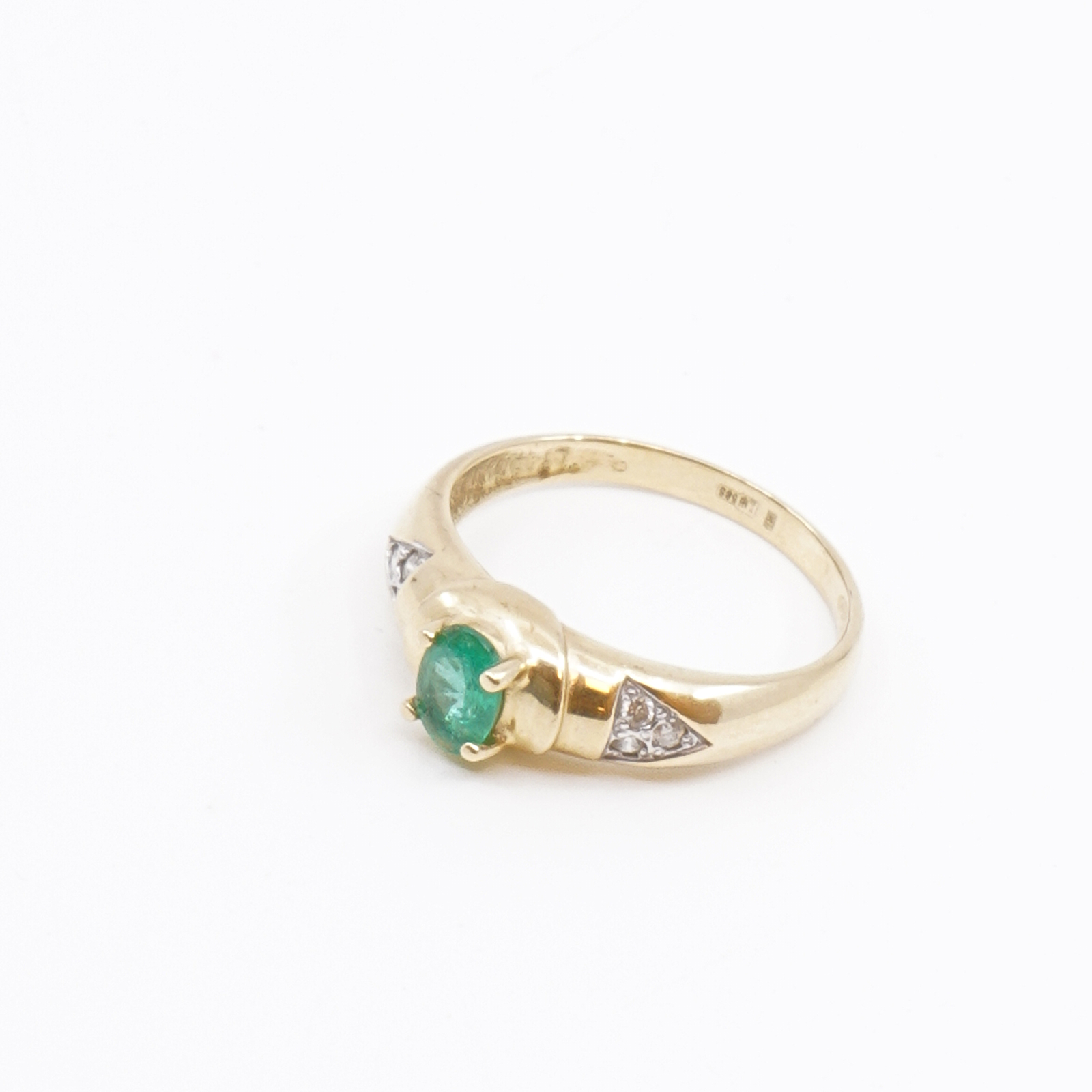 Ring Guld 14K 2,8g Ø17½ med grön sten och diamanter 6xca0,01ct
