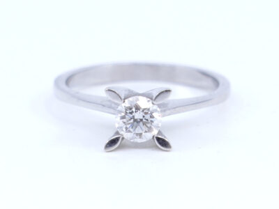 Solitär Vitguld 14K 2,1g Ø15,5 1xca0,38ct P