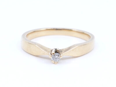 Solitärring Guld 18K med diamant 1xca0,05ct