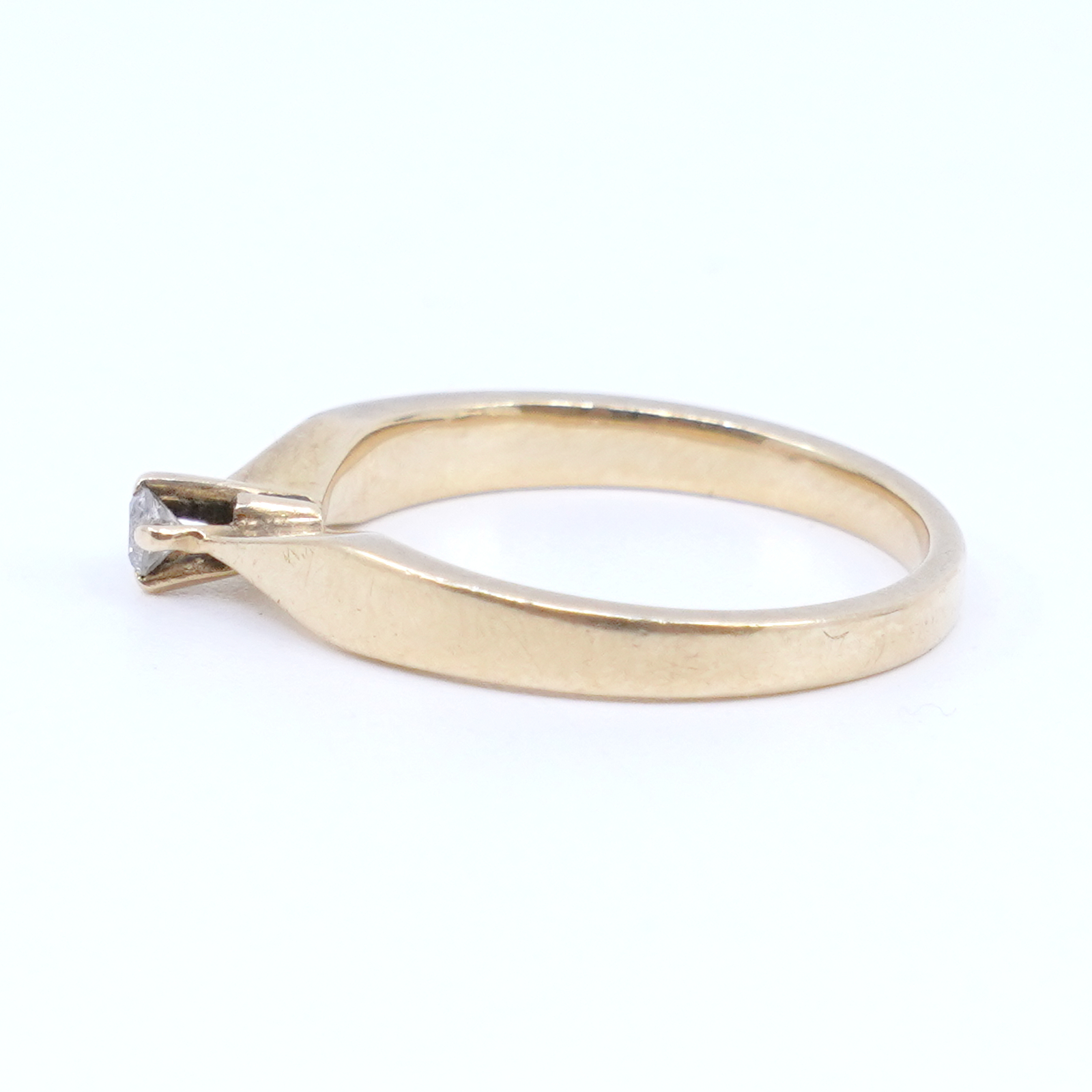 Solitärring Guld 18K med diamant 1xca0,05ct