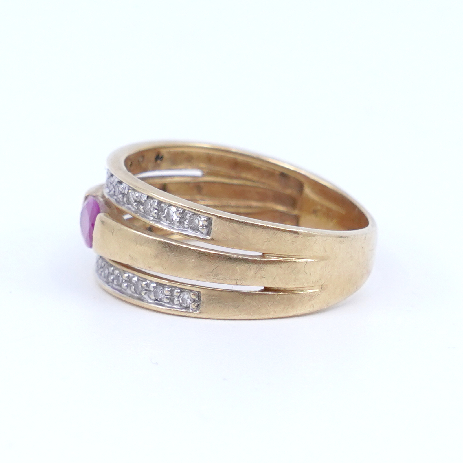 Ring med sten och diamanter 18K