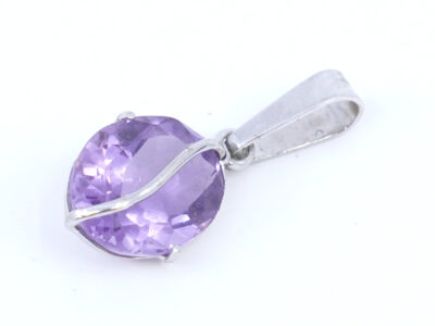 Hänge Vitguld med lila sten 18K 0,9g Bredd 8mm Höjd 20mm