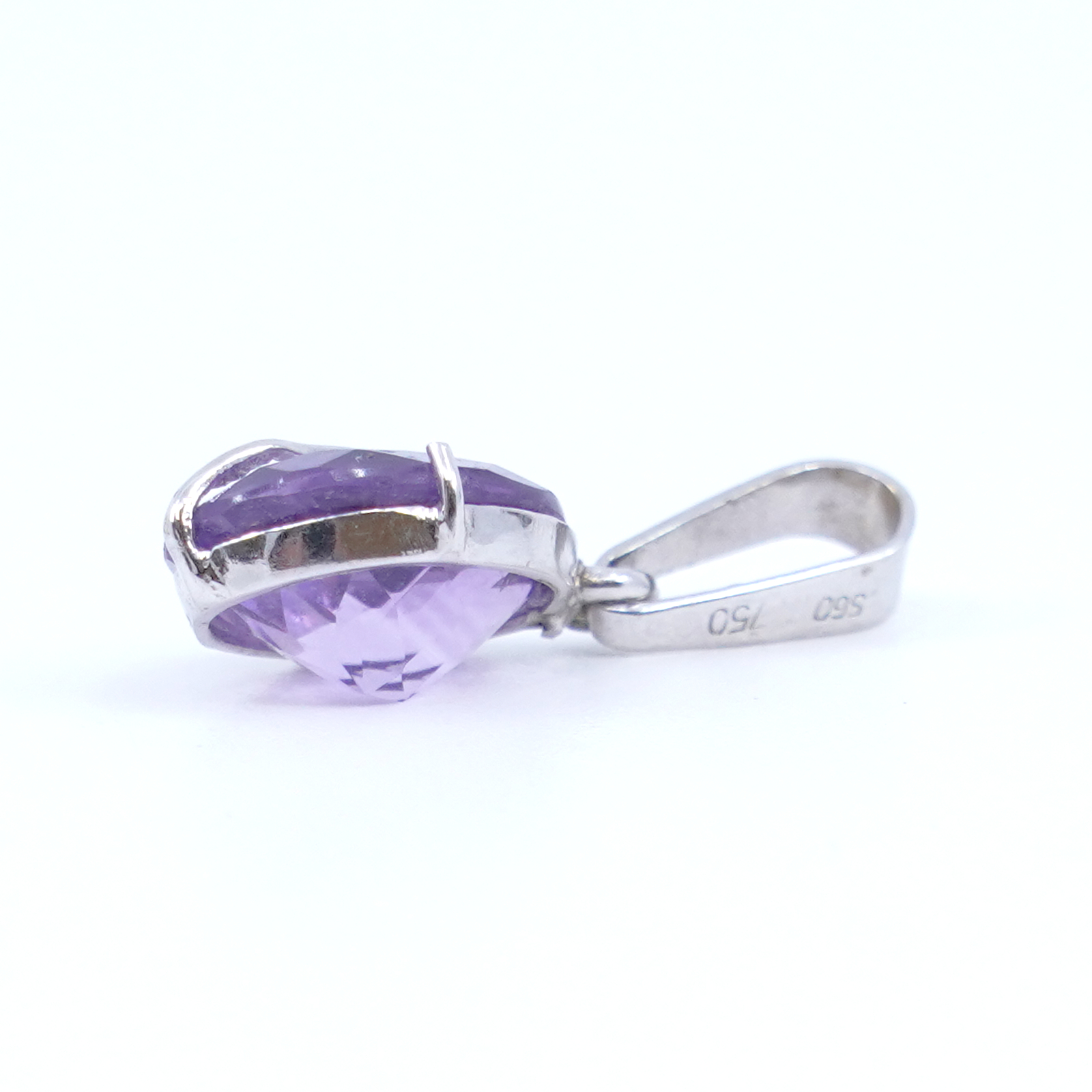 Hänge Vitguld med lila sten 18K 0,9g Bredd 8mm Höjd 20mm