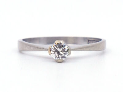 Ring Vitguld 18K med diamant