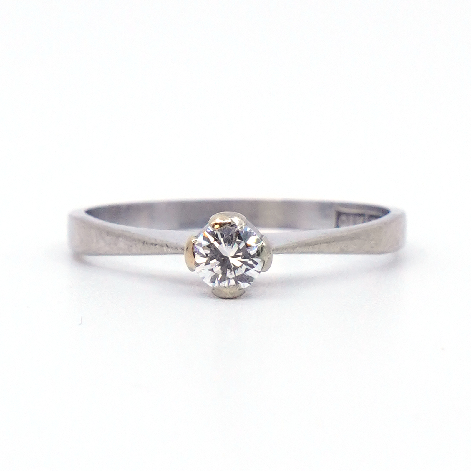 Ring Vitguld 18K med diamant