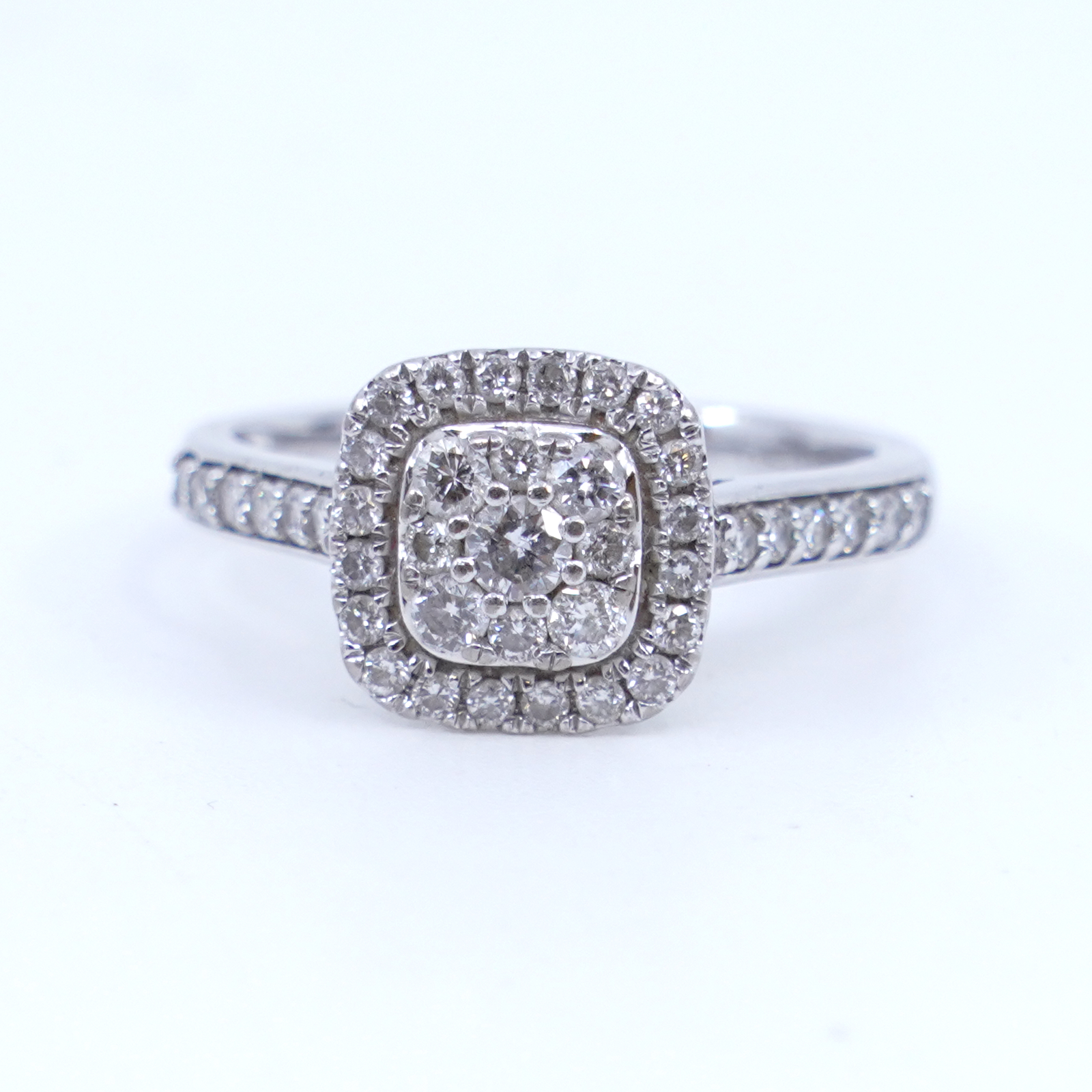 Ring Vitguld 18K med diamanter 1xca0,05ct 4xca0,03ct 36xca0,01ct
