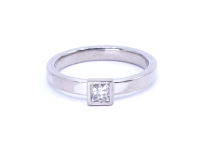 Ring Vitguld 18K