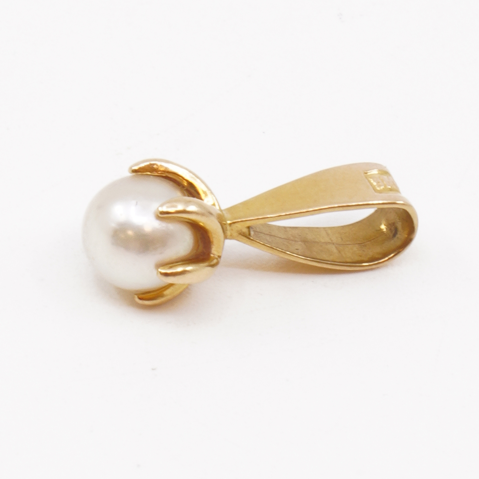 Hänge/berlock Guld 18K Brv 1g Bredd 7mm Höjd 16mm med pärla