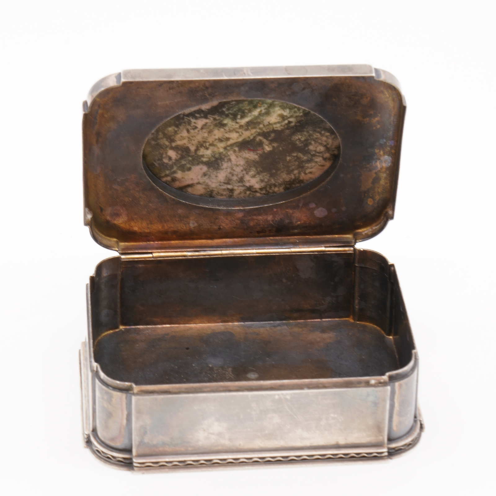 Silverdosa, lock med sten, K & EC, T.Eldh , År 1948, S830 Brv 99,2g 7,5x5,5cm